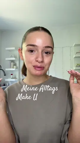 Meine Alltagsmakeup Produkte :  - Weleda Light Skin Food Creme @Weleda  - Elf Skin Tint - Farbe : Medium Neutrale @elfcosmetics  - Manhatten Concealer - Farbe : Sand - Too Faced Born this Way Concealer - Farbe : Light Beige @Too Faced  - d’Alba Serum Spray @d'Alba piedmont VN  - Huda Beauty Pressef Powder - Farbe : Cherry Blossom @Huda Beauty  - Charlotte Tilbury Puder - Farbe : @Charlotte Tilbury  - Fleely Brow Gel @fleeky  - Tweezerman Wimpernzange @Tweezerman  - Catrice Glamdoll Mascara @Catrice Cosmetics  - NARS Bronzer - Farbe : Laguna @NARS Cosmetics  - Rare Beauty Blush - Farbe : Happy @Rare Beauty  - Huda Beauty Highlighter Palette  - NYX Dewy Finish Setting Spray @nyxcosmetics de  - Anastasia Beverly Hills LipLiner - Farbe : Deep Taupe @Anastasia Beverly Hills  - NYX Buttergloss - Farbe : Creme Brulee #makeup #alltagsmakeup #everydaymakeup 