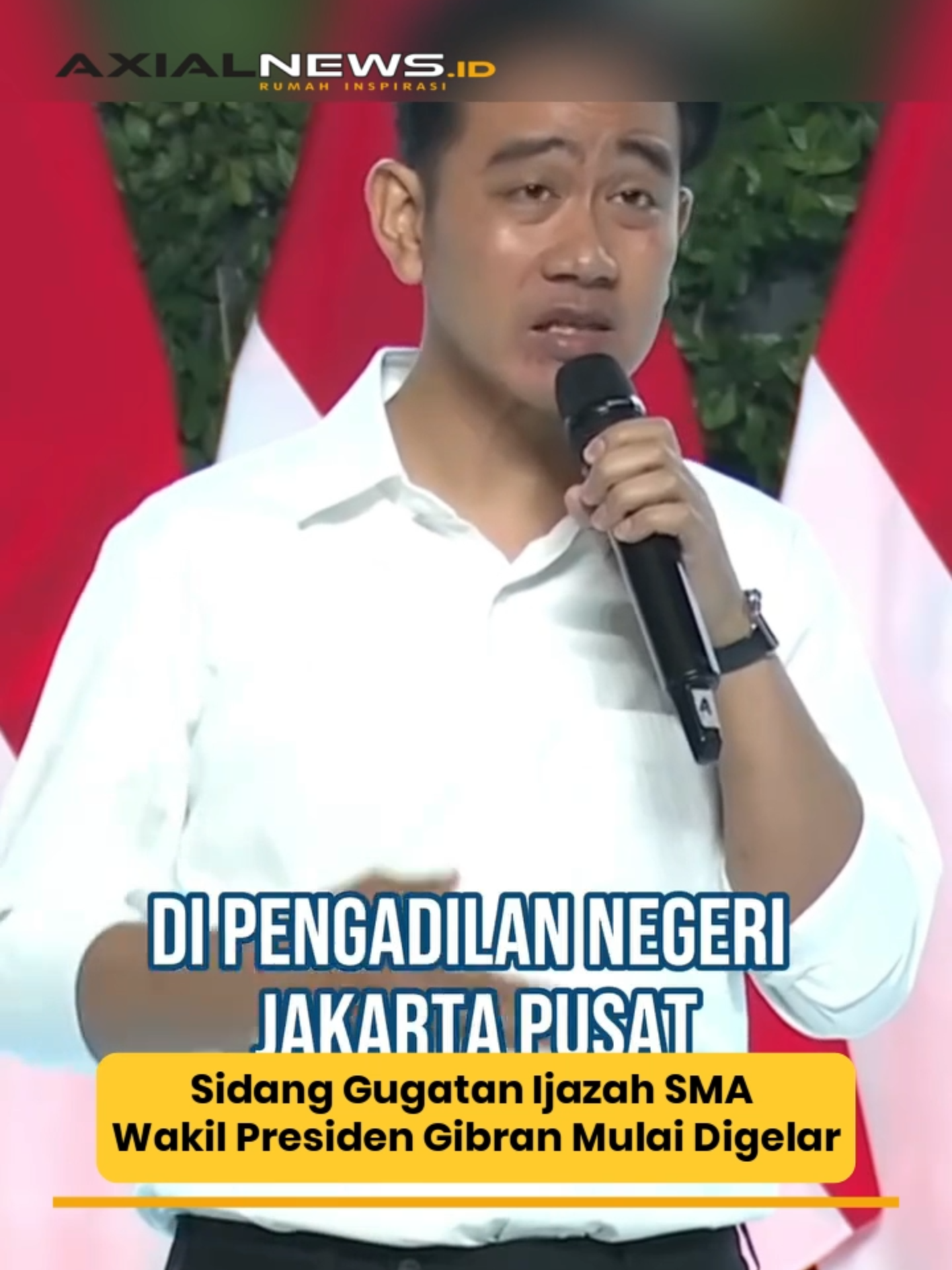 Sidang gugatan terkait ijazah SMA Wakil Presiden Gibran Rakabuming Raka mulai digelar di Pengadilan Negeri Jakarta Pusat, (8/9/25). Gugatan ini diajukan oleh advokat Subhan Palal.  Dalam gugatannya, menilai pendidikan Gibran yang ditempuh di Singapura dan Australia tidak memenuhi syarat sebagaimana diatur dalam UUPemilu. sumber : @kompascom Baca berita lainnya hanya di https://axialnews.id