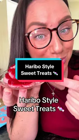 🍬 Haribo Style Sweet Treats are perfect snack for those movie nights, cinema trips or for your Halloween buffet 🍬 All you will need is:  2x Harlteys sugar free sachets 2x 10g gelatine sachets  1/2 pint hot water 4 tbspoons fat free Greek yoghurt  #sweets #sweettreats #jellysweets #EasyRecipe #foodtutorial 