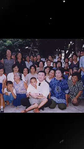 การตัดสินใจของพี่ แม้จะเป็นการตัดสินใจที่น้องทุกคนเจ็บปวดที่สุด แต่ก็เป็นทางที่พี่เลือกเพื่อให้ทุกคนได้เดินไปข้างหน้า  ขอบคุณที่พี่ชายคิดถึงความกินดีของพี่น้องประชาชนและความเจริญก้าวหน้าของประเทศชาติเสมอมา เชื่อมั่นว่าพี่น้องประชาชนจะไม่ลืมนึกถึงคุณงามความดีของพี่ด้วยเช่นกันค่ะ ขอส่งกำลังใจให้ครอบครัวนายกฯ อิ๊งค์นะจ้ะ อยากให้ครอบครัวอิ๊งค์รู้ว่า ยังมีอาอยู่ตรงนี้เสมออีกคน