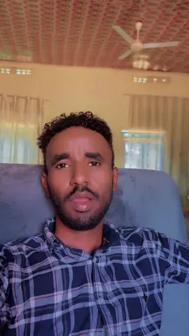 Soo kuwaa iyagoo qaawan is xanbaaraya😭 #🥀ASAD_JAABiRi🗣️ #galkacyo #puntlander🇸🇱 #fouryou 