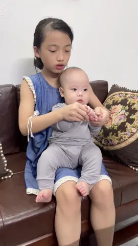 Mẹ nào chưa sắm bộ thu đông cho các con thì tham khảo bộ thun lạnh này nha . Mềm mịn co dãn thoải mái lắm ạ #beyeu #quanaotreem 
