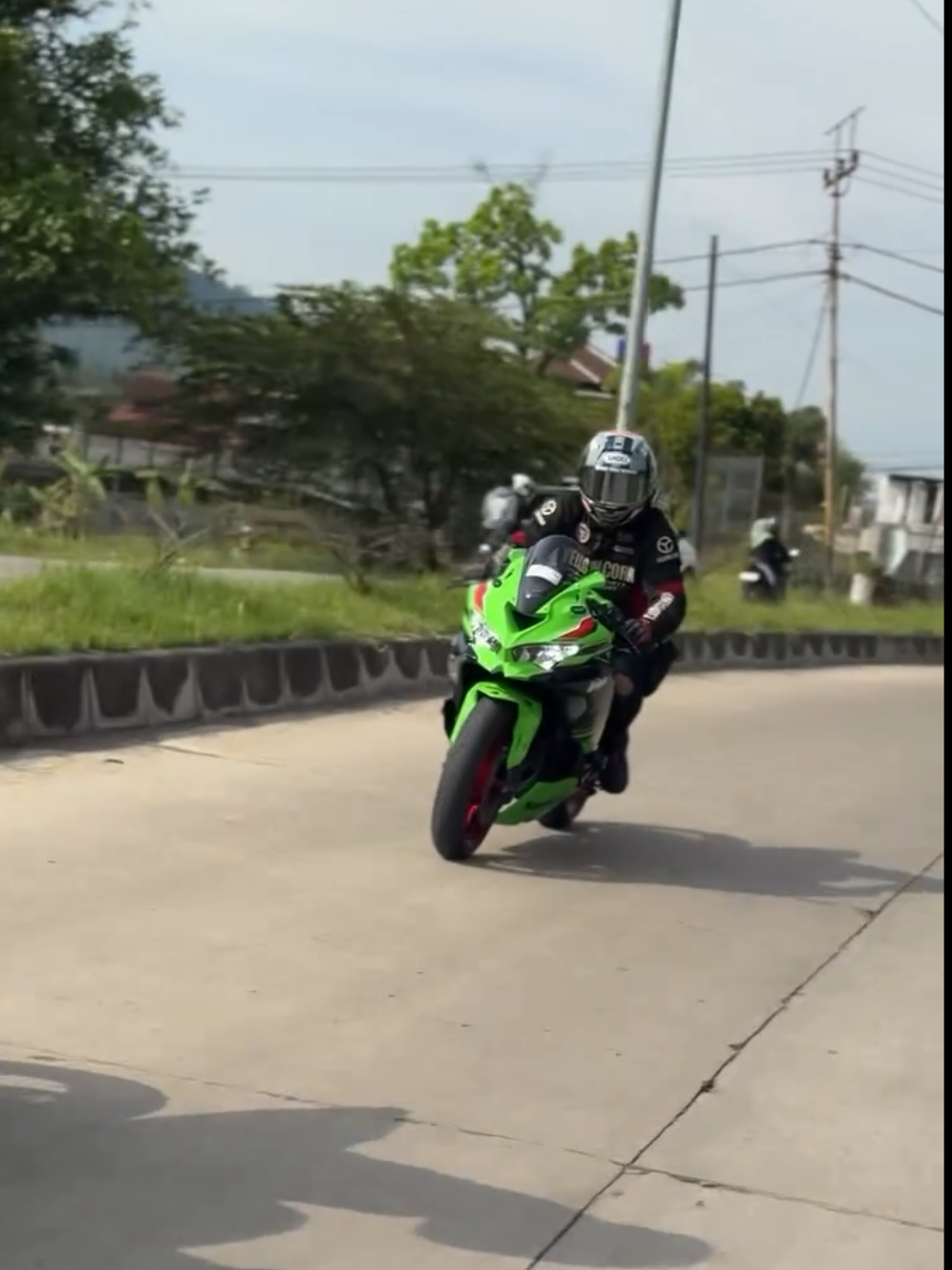 apa kabar kalian remaja usia 30+.... selamat menikmati hoby kalian... sehat2 kalian,dan semangat bekerja...ingat jangan lupa touring buat kesehatan mental....😄😄😁😁.. #touring #Motorsport #motorsport #zx #fyppppppppppppppppppppppppppppppppp 