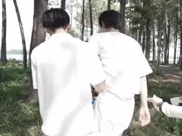 Trong tình yêu, không có đáp án cho câu hỏi ai yêu nhiều hơn, vì tình cảm đâu thể so sánh.  Anh yêu em vì chính em. Anh yêu nên muốn bao bọc tất cả những tổn thương em từng có, muốn em được là một đứa trẻ hạnh phúc trong vòng tay anh. Em yêu anh nên em thu bớt gai nhọn, cất đi móng vuốt của mình, biến thành một chú mèo con ngoan ngoãn quấn lấy anh, trao cho anh một điểm tựa mềm mại, ấm áp. Anh là lý trí, em là cảm xúc. Anh lên kế hoạch, em thổi hồn. Khi anh dẫn lối, em chọn tin. Khi em mở lòng, anh chọn giữ lấy. Đôi khi tình cảm chỉ đơn giản vậy thôi một người chủ động, một người chấp nhận, để rồi cùng nhau tìm thấy sự cân bằng.  Nhưng điều kiện kiên quyết ở đây chính là cả hai người họ đều xem nhau là sự duy nhất, là sự đặc biệt nhất của nhau, ngoài đối phương ra sẽ không có ai phù hợp và tốt với họ như thế.  Không biết họ đã cúi lạy bao nhiêu lần để kiếp này gặp được nhau. Hai nửa khác biệt nhưng lại vừa vặn đến lạ... như một sự sắp đặt của định mệnh. #dienhuninh_tudu #tianxuning #ziyu #RevengedLove #xuhuongtiktok 