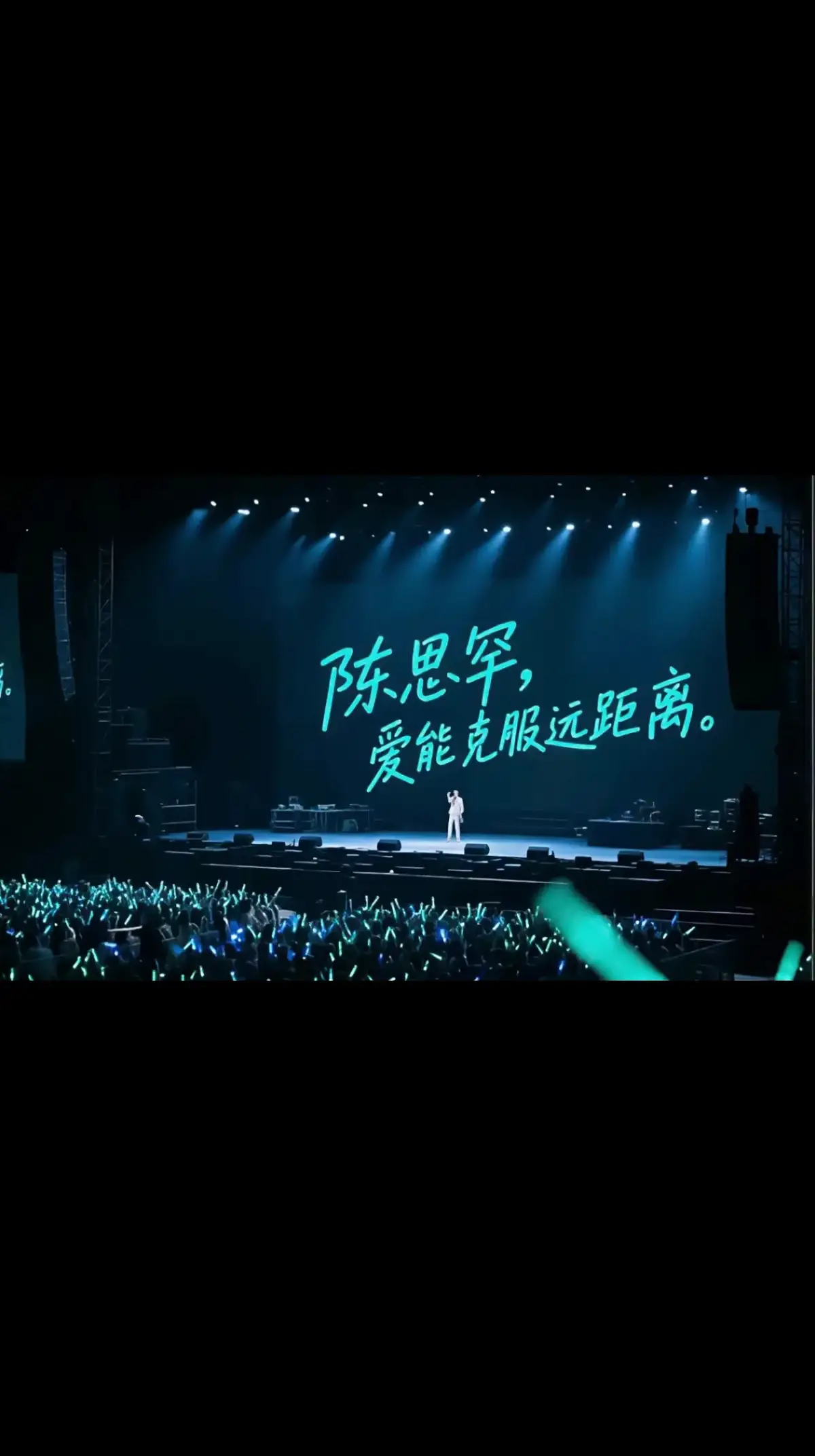nhưng t vẫn muốn con t có một concert của riêng mình, có tất cả những ánh đèn chỉ vì em mà sáng, có những mama tỷ tỷ vì em mà đến. Nếu Debut mà như TOP thì t ko muốn con t debut đâu☺️ t chắc chắn sẽ có nhiều người thấy t diean nhưng thật sự t ko muốn con t nằm trong cảnh giành giật C vị như TOP t ko muốn thấy những lời to6 như năm đó nữa, cũng ko muốn thấy cảnh mỗi lần có concert là các trạm fan lại xé tiếp ứng,giành chỗ tới nỗi đổ máu.Thứ t muốn là thấy con t vui vẻ toả sáng, muốn tk bé được thấy thật rõ những ánh đèn vì em mà sáng, được thấy biển đèn của riêng mình🥹 #chensihan #CSH #trầntưhãn #csh #chensihan_陈思罕 