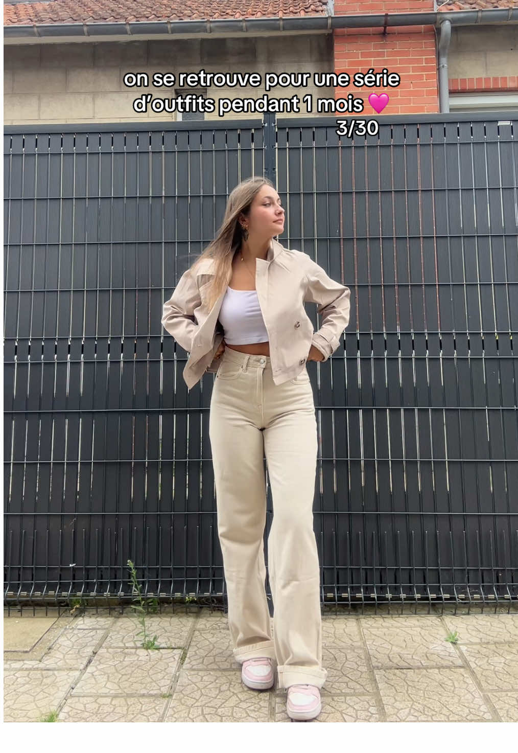 Je me lance dans 30 outfits, tu me suis dans le challenge ?✨ jean D92 crème : @Stradivarius, trench : @Primark #d92 #stradivarius #primark #autumnoutfits 