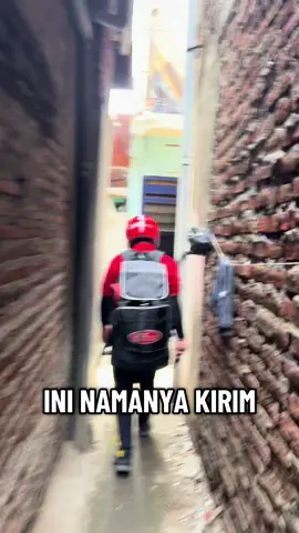 kali ini temeni mas kurir kirim paketnya ga pake motor tapi pake jalan kaki !#sahabatsekelas #jntexpressjatim #kurirpaket #kirimpaket 