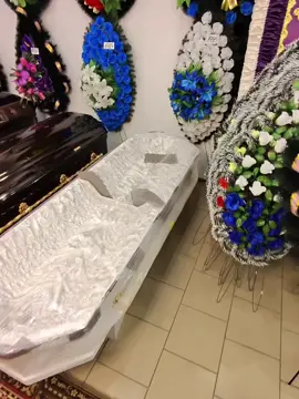 Гроби ціни в Україні. Купити труну. Дорогі труни. Рожева труна. 