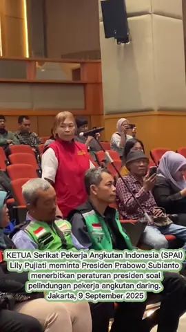 Ketua Serikat Pekerja Angkutan Indonesia (SPAI) Lily Pujiati mendesak Presiden Prabowo Subianto segera menerbitkan Peraturan Presiden tentang Pelindungan Pekerja Angkutan Daring. Hal ini disampaikan Lily dalam audiensi serikat pekerja transportasi layanan berbasis daring bersama pimpinan DPR RI. Audiensi diikuti oleh berbagai serikat pengemudi: SPAI, Sepeta, SPBMN, SPEED, SPPD, Spasi, hingga FSPPOB. Audiensi diterima langsung oleh Wakil Ketua DPR RI Sufmi Dasco Ahmad (Gerindra), Cucun Ahmad Syamsurijal (PKB), dan Saan Mustopa (NasDem).  #SahkanPERPRESPerlindunganPekerjaTransporstasiOnline #ojol #spai 