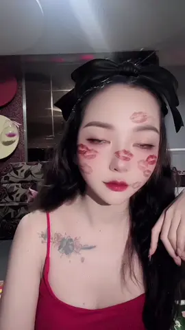 Chú cuội ngồi gốc cây đa… Yêu tớ không sợ má la đâu nè!😉
