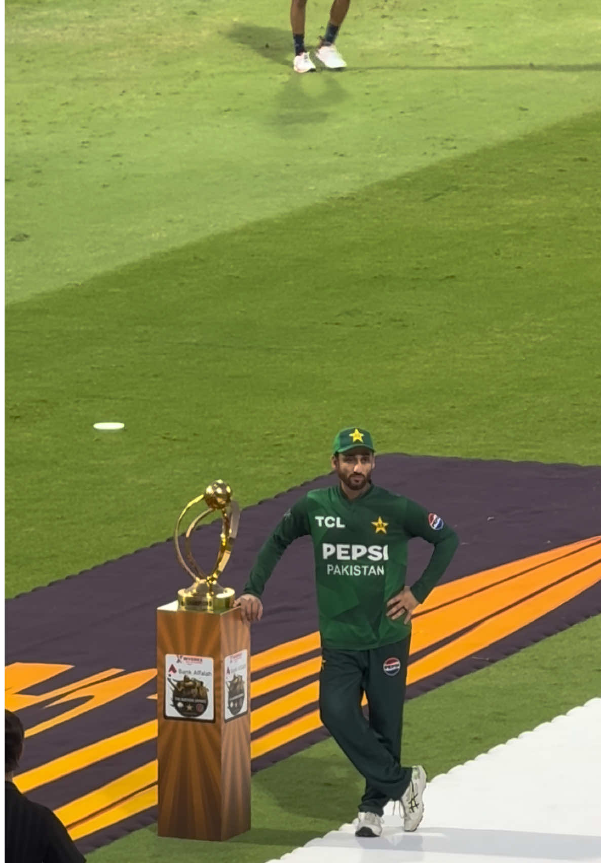 Salman Ali Agha Pakistan Cricket Team Captain Waiting for Rashid Khan Afghan Cricket Team Captain for Photo Shoot with Trophy #pakistan #afghanistan🇦🇫 #viral #viralvideo #cricket 