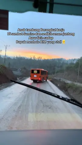 Berangkat sunrise pulang sunset😎 #wedabaynikel🇲🇨🎌 #rubyinternationalmining😎 #iwiphelmkuning #fypシ #bugistiktok 