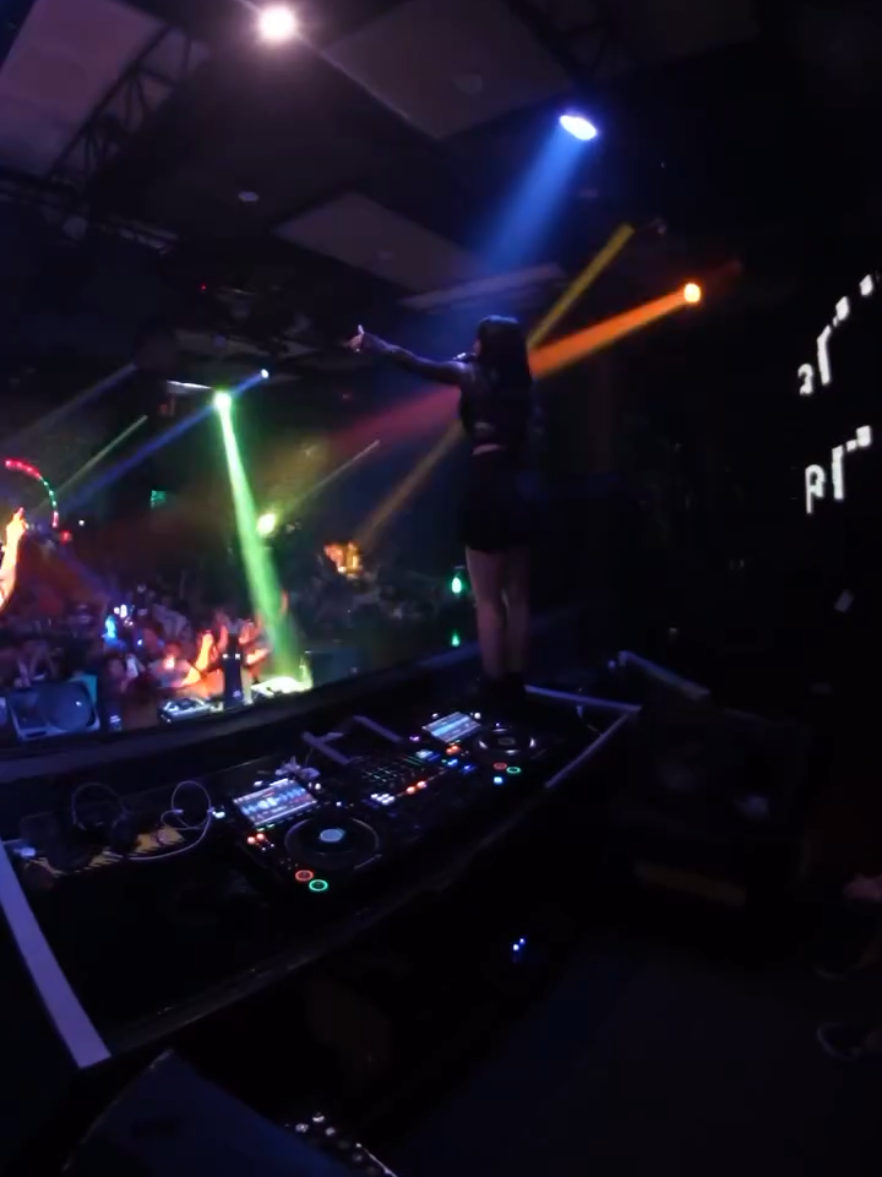 DJ UNA 🔥🔥🔥 @Center Stage Novotel Lampung  #partypeople #lampung #party #tiktok #fyppppppppppppppppppppppp 