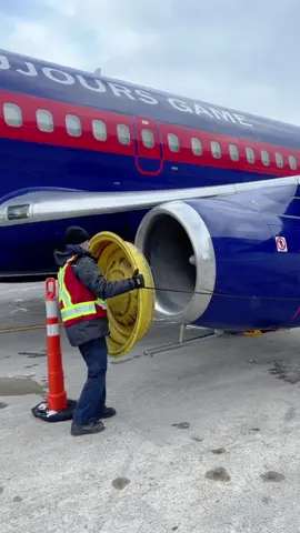 Airlines use this trick to save millions on fuel.#fyp#foryou#Knowle#Airplanes#Engineering