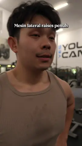 Ternyata bisa dipake begini, tapi selama nyobain, ternyata ga seyaman yang orang2 kira, set upnya juga agak susah. Balik ke dumbbell aja deh😅 📚Cek link di bio buat FREE e-book Fitness & Diet #gym #Fitness #gymtips #fitnesstips #workout   