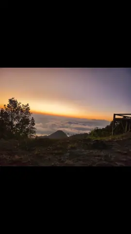 Mungkin kami bukanlah hamba yg sempurna, namun kami punya Tuhan Allah swt yg Maha Sempurna .. sempurna atas cinta-NYA sempurna atas Kebaikan-NYA sempurna atas keberkahan-NYA sempurna atas nikmat-NYA sempurna atas lukisan Semesta alam yg begitu indah ini . Sejujurnya Kami Terharu atas semua ini . MAHA BAIK ENGKAU YA ALLAH .alhamdulilah #MYTRIP #myadventure #bali #lombok #labuanbajo #Kupang #bajawa_flores_ntt #sumbawa #atambuapride🏝 #ende 