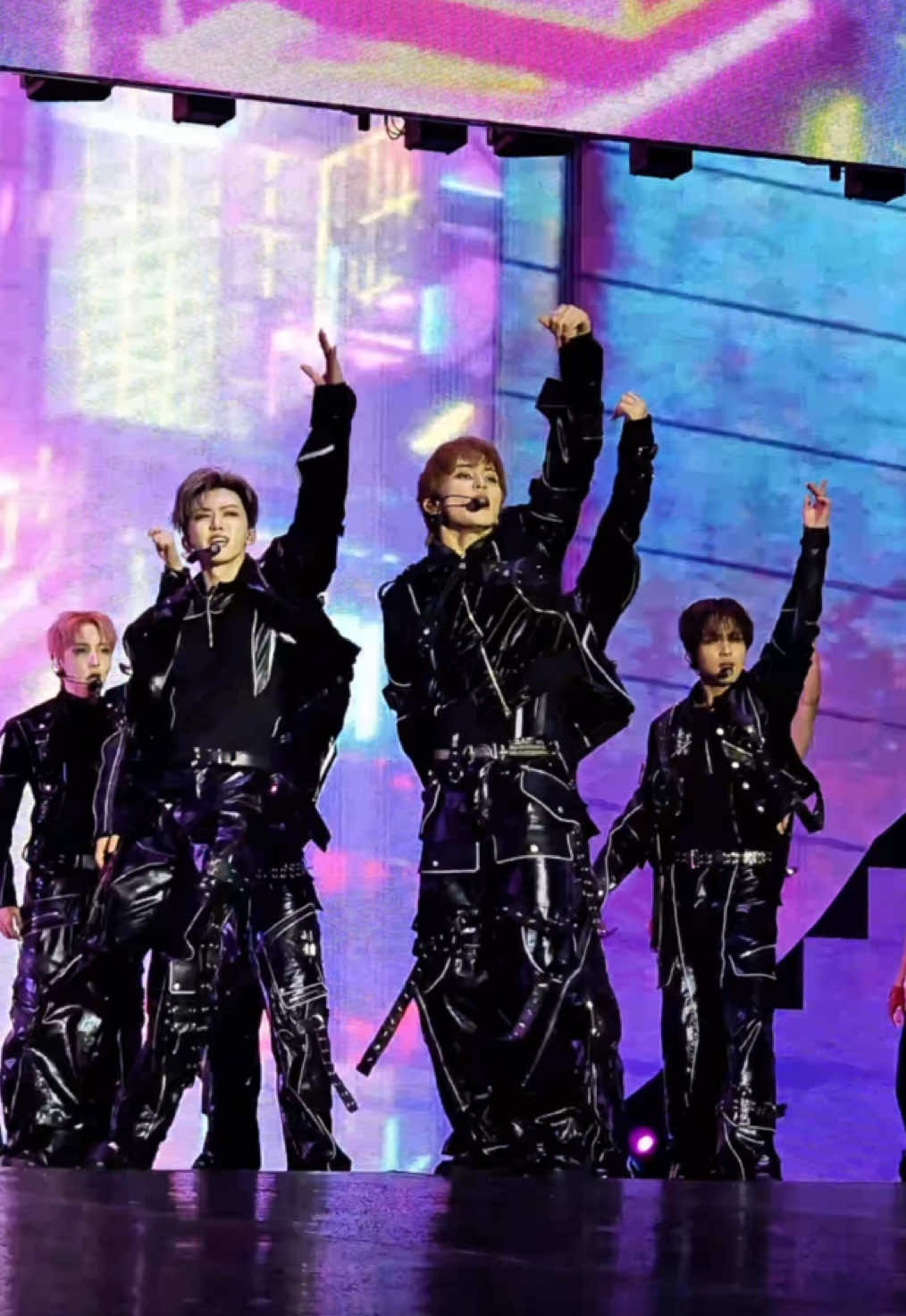 💥 Go, Back to the Future~↩️ 💚 NCT DREAM 💚 พา NCTzen ชาวไทย 🇹🇭 ข้ามกาลเวลาไปกับเวทีสุดเท่ในเพลง ‘BTTF’ 🛹✨ เปี่ยมล้นด้วยพลังและเสน่ห์ที่ทำให้ผู้ชมทั้งสเตเดียมต้องประทับใจ ❗ 𝟐𝟎𝟐𝟓 𝐍𝐂𝐓 𝐃𝐑𝐄𝐀𝐌 𝐓𝐎𝐔𝐑 <𝐓𝐇𝐄 𝐃𝐑𝐄𝐀𝐌 𝐒𝐇𝐎𝐖 𝟒 : 𝐃𝐑𝐄𝐀𝐌 𝐓𝐇𝐄 𝐅𝐔𝐓𝐔𝐑𝐄> 𝐢𝐧 𝐁𝐀𝐍𝐆𝐊𝐎𝐊 ⠀ 🏎️ 𝟐 รอบการแสดง : ⠀ ⠀⠀𝟏𝟔 สิงหาคม 𝟐𝟎𝟐𝟓 (เสาร์) ⠀ ⠀⠀𝟏𝟕 สิงหาคม 𝟐𝟎𝟐𝟓 (อาทิตย์) ⠀ 🏟️ สถานที่ : ⠀ ⠀⠀ราชมังคลากีฬาสถาน (𝐑𝐀𝐉𝐀𝐌𝐀𝐍𝐆𝐀𝐋𝐀 𝐍𝐀𝐓𝐈𝐎𝐍𝐀𝐋 𝐒𝐓𝐀𝐃𝐈𝐔𝐌) #NCTDREAM #THEDREAMSHOW4 #DREAMTHEFUTURE #NCTDREAM_THEDREAMSHOW4_DREAMTHEFUTURE #NCTDREAM_THEDREAMSHOW4_BANGKOK #TDS4INBKK #SMTrue #บันเทิงTikTok