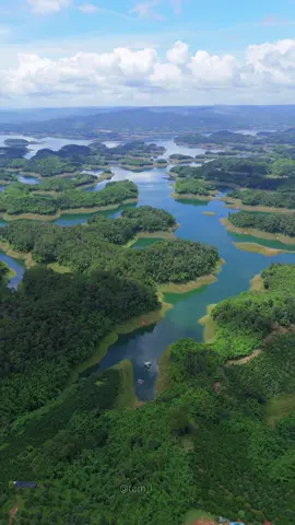 Ta Dung Lake isn’t just a lake - it’s a masterpiece carved by nature over thousands of years 🌍✨  Its maze of emerald islands and calm waters make it one of the most breathtaking spots in Vietnam’s Central Highlands ⛰️🌿 #tadung #dulichvietnam #flycamvietnam #daknong #travelvietnam 