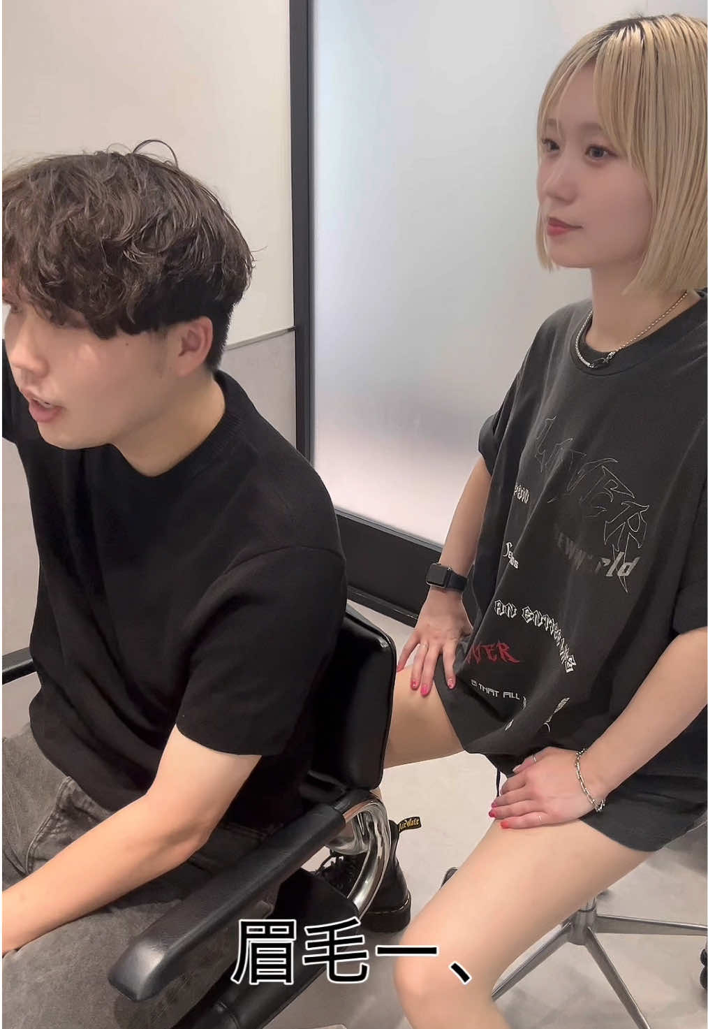 パーマ後1ヶ月のメンテナンスカット💇🏻 メンテナンスカットしてあげる事によって またセットがしやすくなります😊✨ ． 骨格に合わせたカットとパーマで スタイリングも簡単❤️‍🔥 ． 詳細を知りたい方も是非、 ご気軽にDM下さい🥰 ． 質問だけでも大丈夫です♡ ご連絡お待ちしております♡ #明治神宮前#めんす前#メンズカット#スパイラルパーマ#メンズ特化美容師