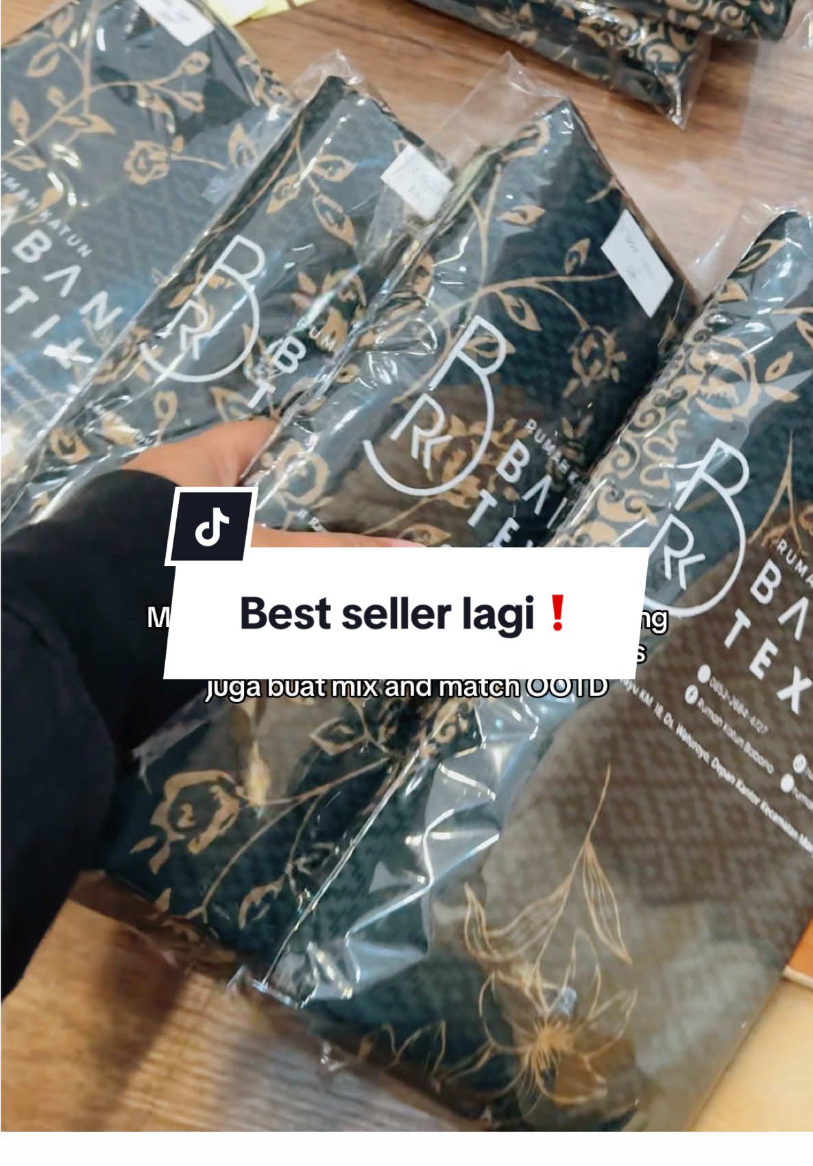 Bisa dibeli ecer tanpa minimal pembelian 🤫 wee a dibiooo yahh 🫶🏻 #rumahkatunbabana #tokokainpremium #kurungmelayu #dobby #silk 