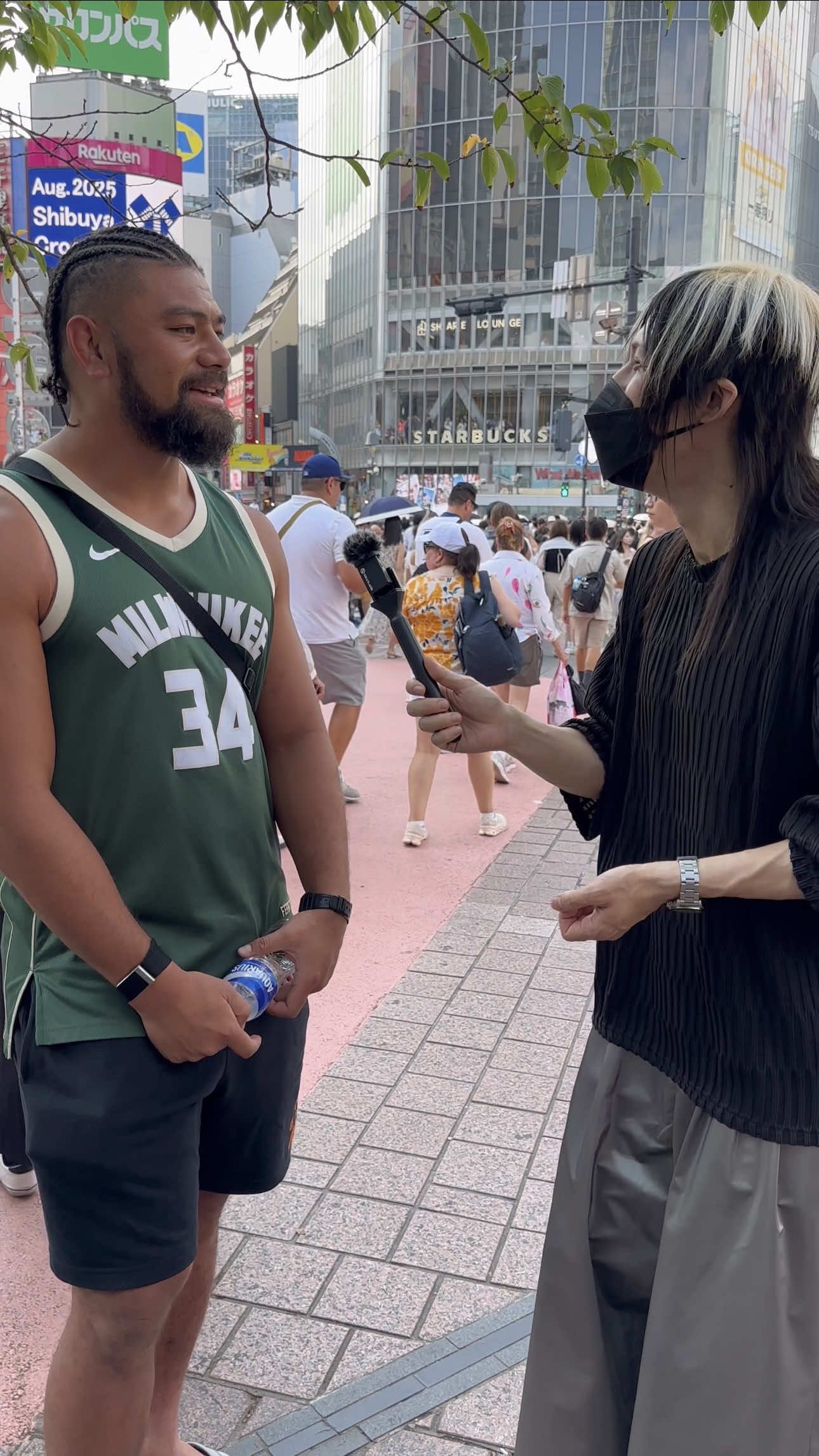 CAN I INTERVIEW YOU IN JAPANESE?   日本に初めて来て、驚いたことは何ですか？ When you came to Japan for the first time, what were you surprised at?   🇳🇿🤝🇯🇵   「日本語が上手」とは、このように日本語を話す勇気がある人たちのことを指します。 “Good at Japanese” refers to people who have the courage to speak Japanese in this way.   #japanese #learnjapanese #newzealand #japan #渋谷 