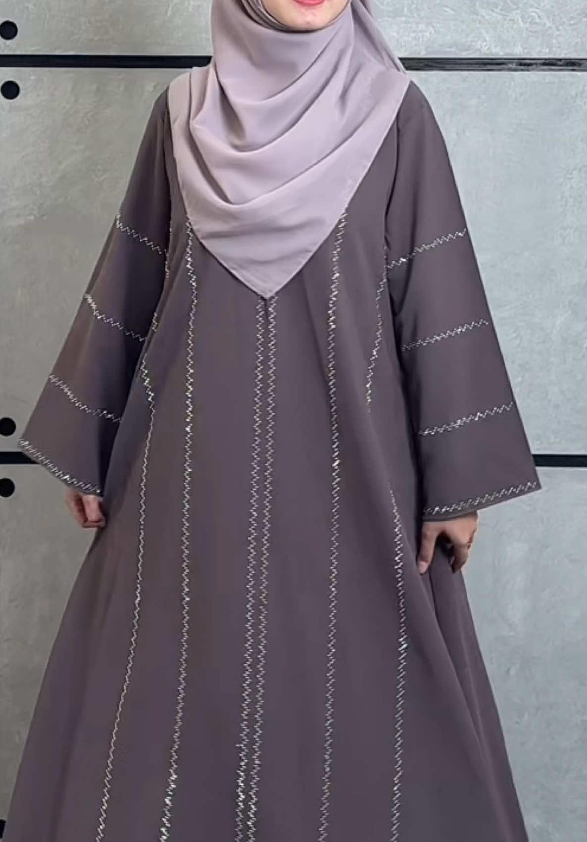 Abaya yg satu ini, secakep ini masa sih ga di check out🔥🔥 #fyp #promoseruweekend #promomakangajian #abaya #dfm 