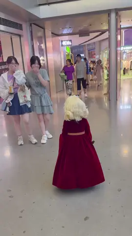 Tiểu Hồng Phu Nhân nhà ai đây, mau tới nhận đi nào ~ #bloodyqueen #IdentityV #baby #babytiktok #cosplay 