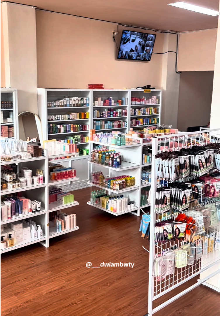 Wajib datang kesini mumpung lagi banyak Promo Grand Opening yang gak main - main 🥰🥰 #promoseruweekend #fyp #tokokosmetik #tokokosmetikmurah #tokokosmetikviral 
