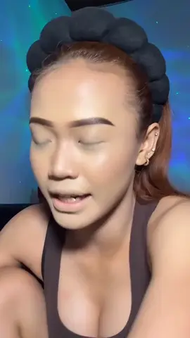 Biar makeup tahan lama dan wajah bebas kilap? Pakai Sariayu Loose Powder! Hasilnya halus, ringan, dan cocok untuk semua jenis kulit.