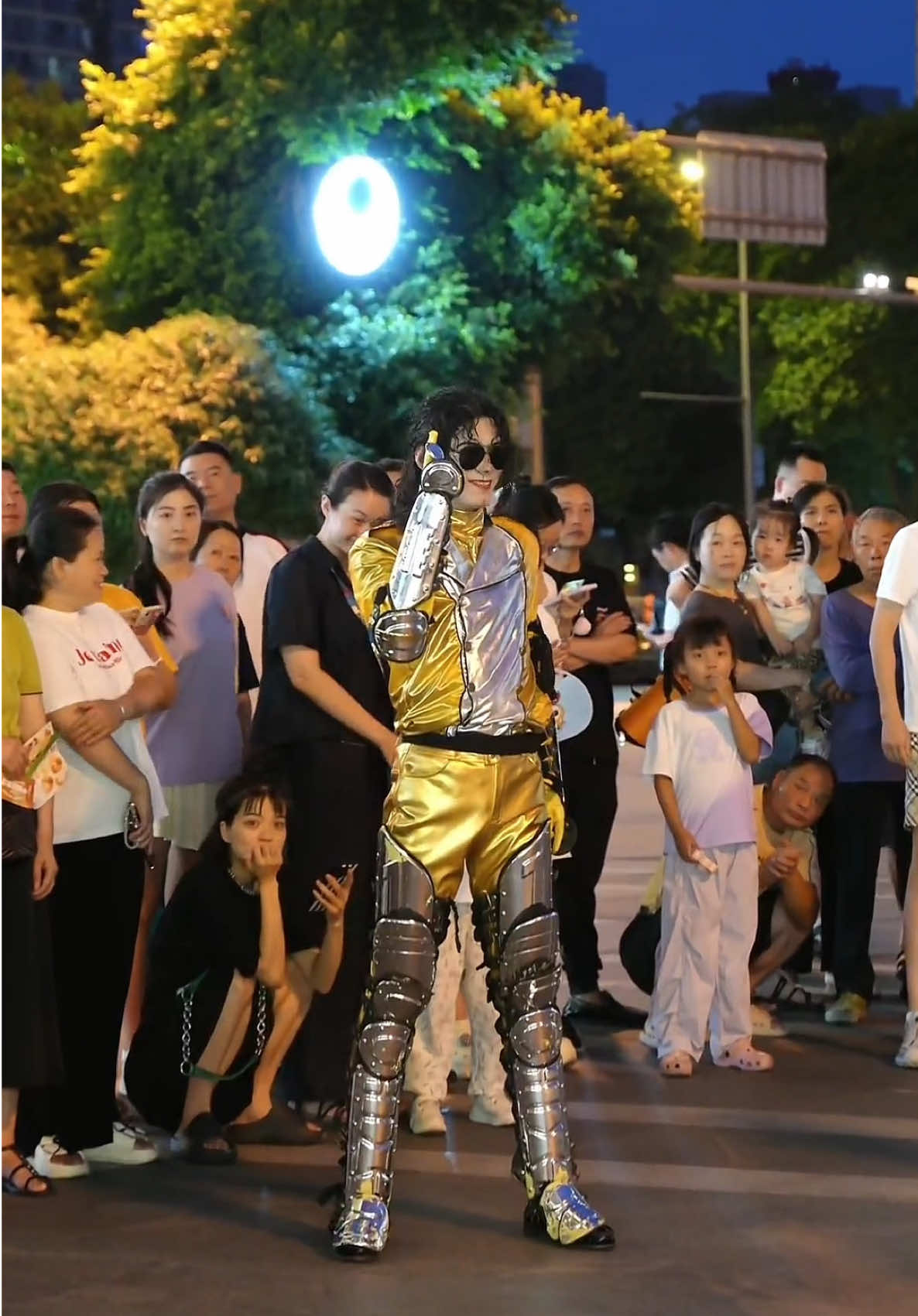 Robotic precision—MJ’s popping is still unmatched!#caijun #michaeljacksoncaijun#michael #mj #dance #moonwalk #TheyDontCareAboutUs 