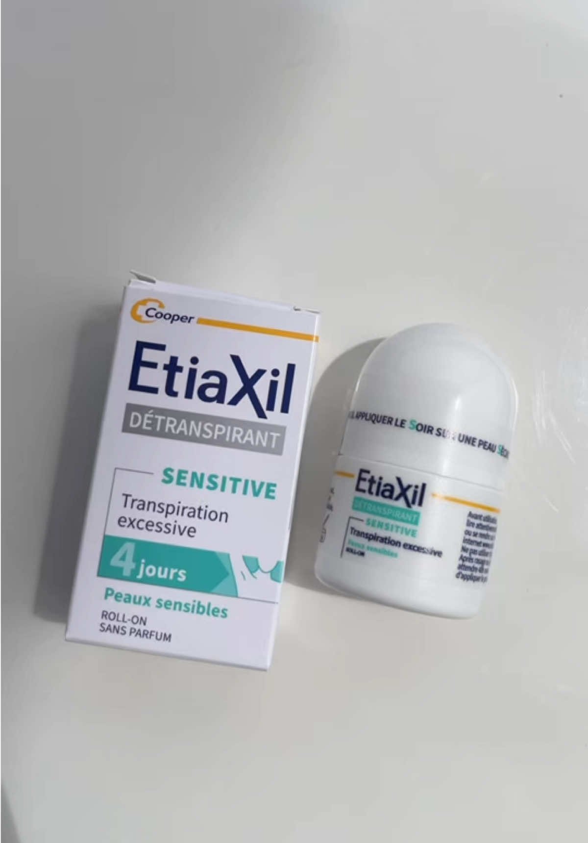 Lăn khử mùi & điều tiết mồ hôi Etiaxil cho da nhạy cảm #etiaxil #lankhumui #bodycare #reviewlamdep #beautytips 