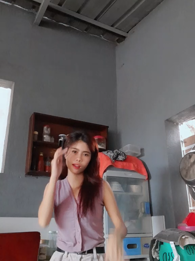 Ang bata baka mahamugan🤣 #trending #halikanatpasukinnatinangmundonglaro 