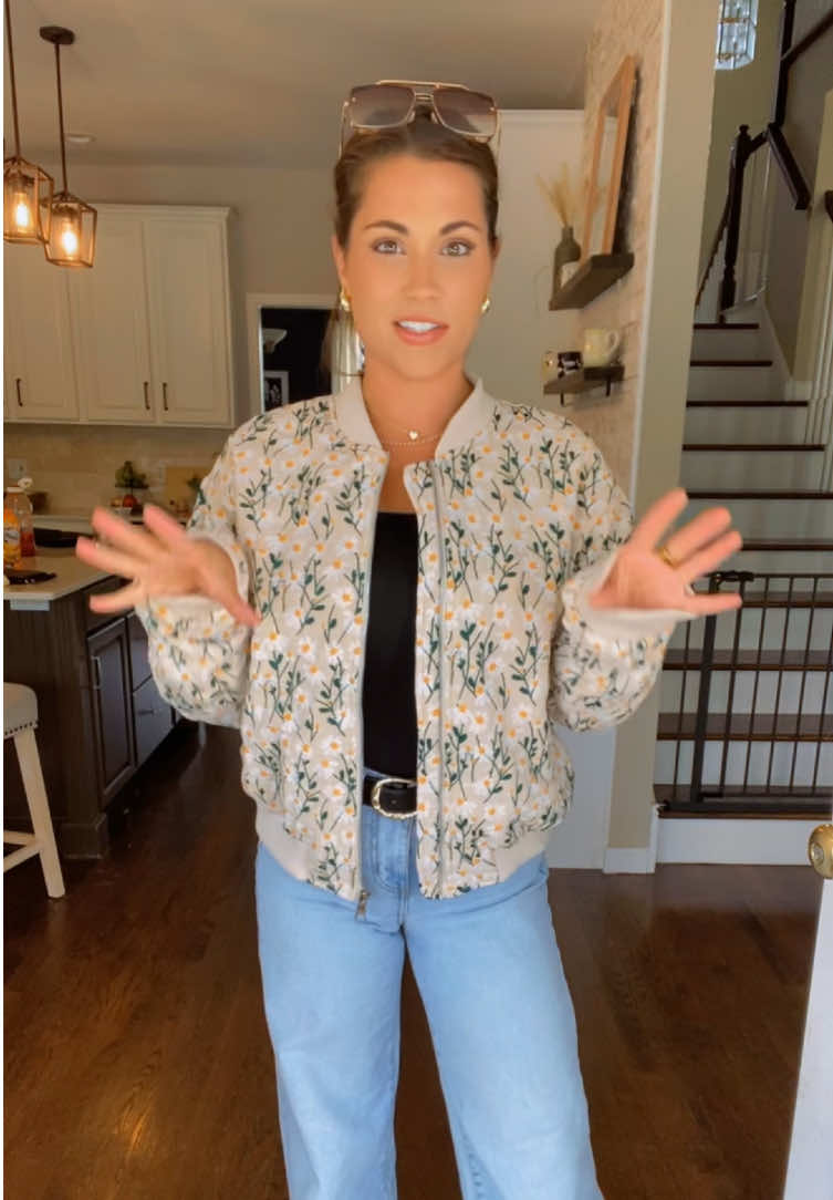 How beautiful is this floral embroidered vintage jacket?! The detailing in it is gorgeous 😍 such a great statement piece #jacket #embroidered #vintage @Yeokou 
