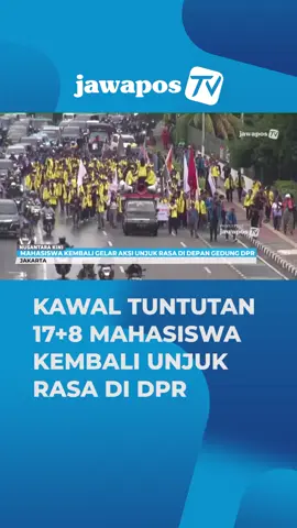 Dalam aksi bertajuk “Rakyat Menagih Janji,” mahasiswa kembali turun ke jalan menekan DPR RI untuk segera menindaklanjuti 17+8 Tuntutan Rakyat yang ramai disuarakan publik. Para mahasiswa menilai hingga kini pemerintah belum sepenuhnya menjawab aspirasi masyarakat. Bahkan, tuntutan tersebut juga belum sepenuhnya dibahas di parlemen. Selain itu, mahasiswa menyoroti tingginya tunjangan anggota DPR yang dianggap tidak sejalan dengan kondisi rakyat saat ini. #TuntutanRakyat #17plus8 #AksiMahasiswa #RakyatMenagihJanji #DPR 