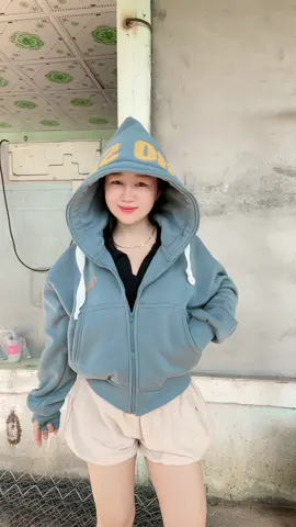 Áo xinh 4 túi + dây kéo cao+ xỏ ngón. Có size từ 40 đến 70
