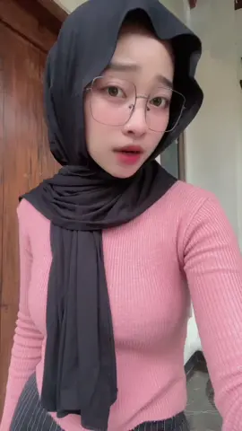 september s nya apa🤔 #ootdhijab #hijabstyle #outfitideas 