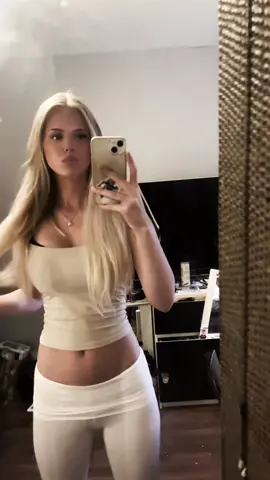 Iam so skinny and pale now💔 (tjis video is from july) #fyp #foryou #blonde #scandinavia #swedishgirl 
