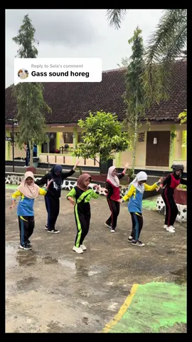 Replying to @Sela ini ritual memanggil cowo ganteng (jere Ota) 😂✌️💃🔥#dance #ekstratari #sekarjagad 