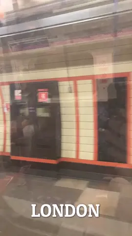 London tube! #london #tube #TFL #england #beautifuluk 