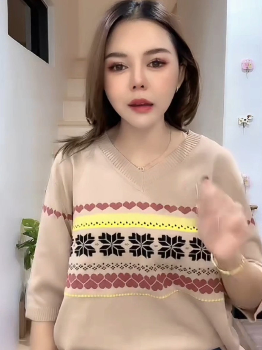#เสื้อผ้าผู้หญิง #เสื้อทอนิตติ้ง #เสื้อสาวอวบ #เสื้อผ้าสาวอวบ #เสื้อคอวี 