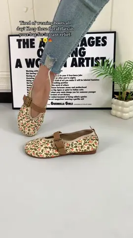 Tired of wearing boots all day? Keep these floral flats in your bag for instant relief. ✨🌼🍁 #floralflats #comfyshoes #indoorfootwear #sliponflats #officeshoes #roundtoeflats #breathableshoes #dailyshoes #lightweightshoes #changingshoes 