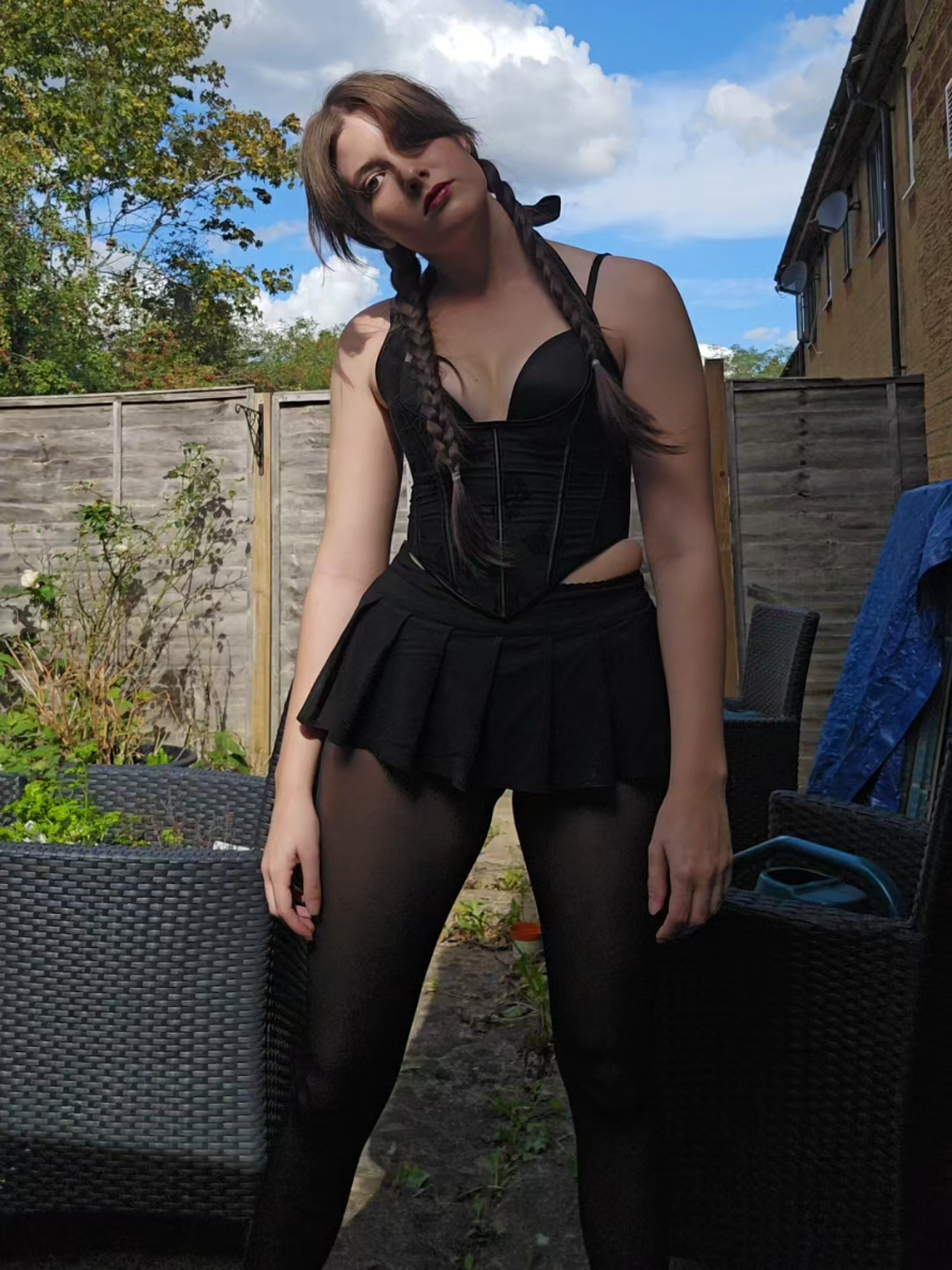anyone else loving wednesday? 👀 #deaddance #dancechallenge #tiktokdancechallenge #foryoupage❤️❤️ #dancinggirl 