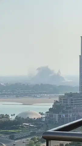 🚨 #ULTIMAHORA | Medios israelíes reportan que un integrante del equipo de negociadores de HAMAS habría sido blanco de un ataque en Doha.  El hecho aún no ha sido confirmado por organismos oficiales y ocurre en medio de crecientes tensiones diplomáticas en Medio Oriente. Se registraron explosiones en la capital catarí, según testigos, y algunas cadenas locales como Al Jazeera mencionan que los negociadores fueron el objetivo del ataque. Un funcionario israelí consultado por la AP confirmó la realización de un bombardeo en Doha, aunque sin detalles sobre daños o víctimas.  Autoridades de Qatar calificaron el episodio como una violación flagrante del derecho internacional.  Este tipo de incidentes no solo elevan la tensión en la región, sino que también amenazan los esfuerzos diplomáticos en curso.  #MedioOriente #HAMAS #Doha #Qatar 