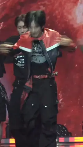 uns falaram que foi o Sangwon e outros o Junil, na dúvida votei no Zihao #kpop 