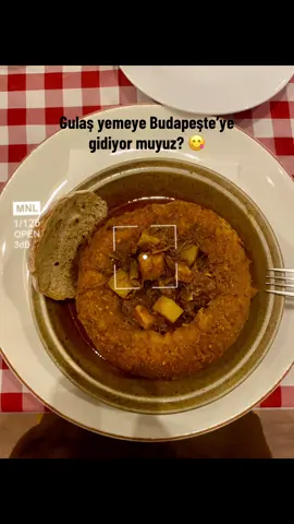 Gulaş; yüksek ateşte büyük bir tencerede hazırlanan et, kırmızıbiber ve diğer baharatlarla desteklenen çorba #budapeşte #gulaş #yemek #travel #fyppppppppppppppppppppppp 