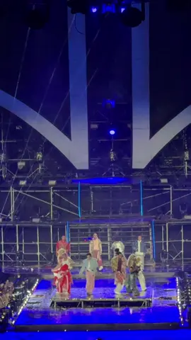 Cháyyy nháaaaa, nghe này: Anh nổi bật nhẹ nhàng và tinh tế, đây là CHAI DẦU THƠM. Stage “Nét” - nhà Tinh hoa, concert Anh Trai Vượt Ngàn Chông Gai day8 #atvncgconcert #SOOBIN #KayTran 