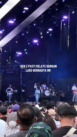 Gen z yang galau pasti familiar dengan lagu @Bernadya ini @Pestapora  #pestapora #pestapora2025 #jakarta #bernadya #musikindonesia 