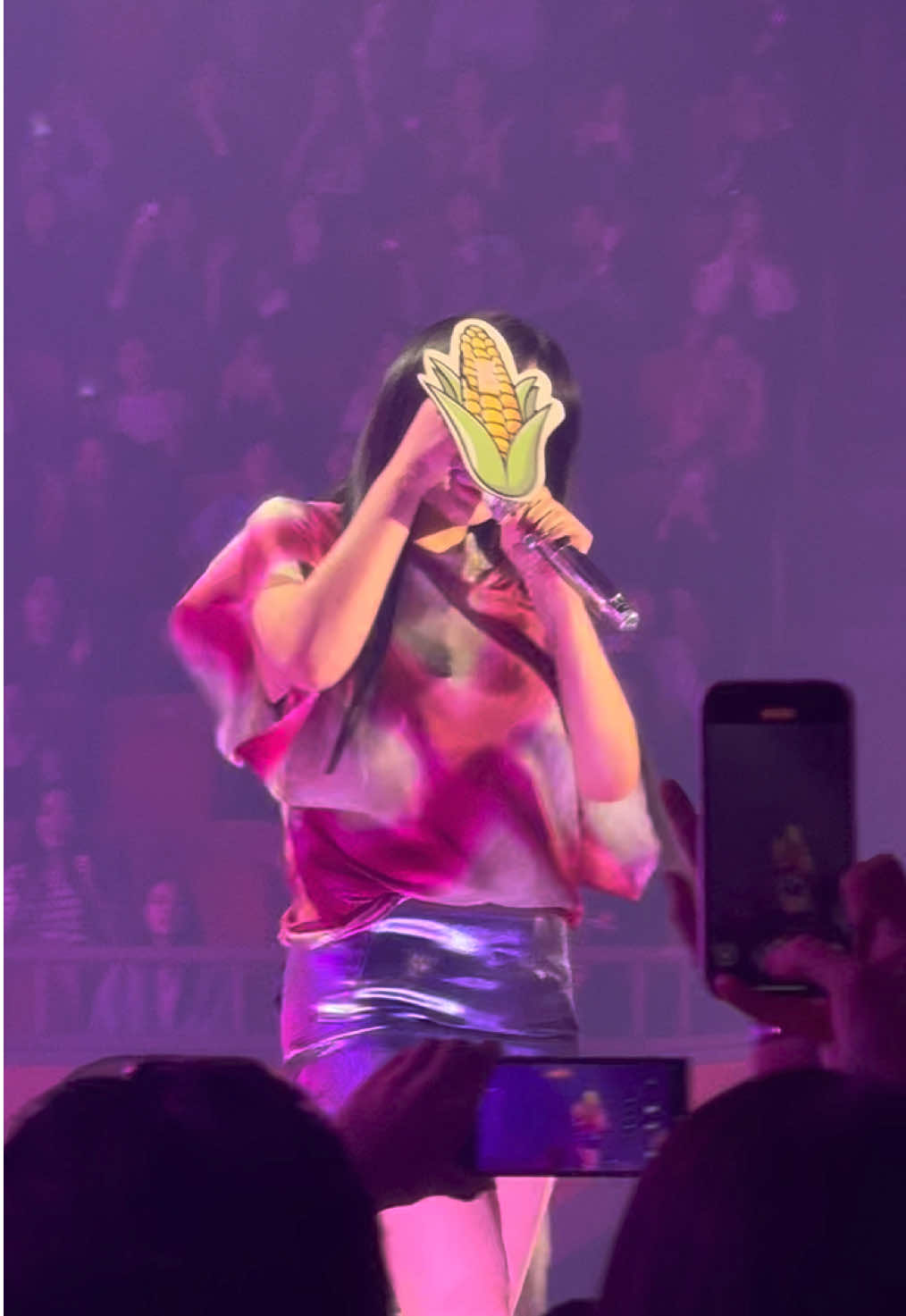 Bom and her fave corn😚🌽    #박봄 #parkbom #2ne1 #214l #2ne1welcomeback    🎥 by [叫我红辣椒]