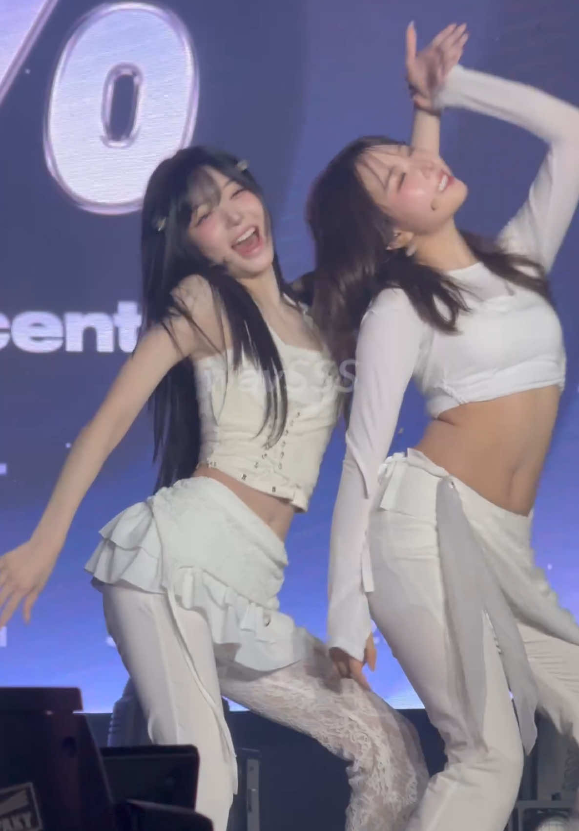 250905 tripleS alphie alpha percent in New York 🗽 mochiz doing a dance cover to ‘collide’ by justine skye AHHHHH gurlies omg 🫢 #tripleS #hayeon #chaewon #kpop #fyp 