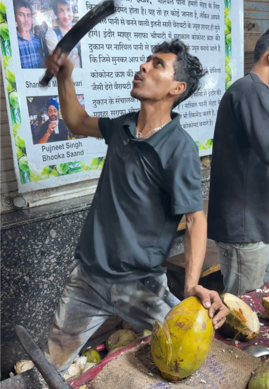 The Craziest Coconut Shake You’ll Ever See! 📍 Location  Indore in India 💰 Price USD 1.47 / INR 130 / KRW 2000